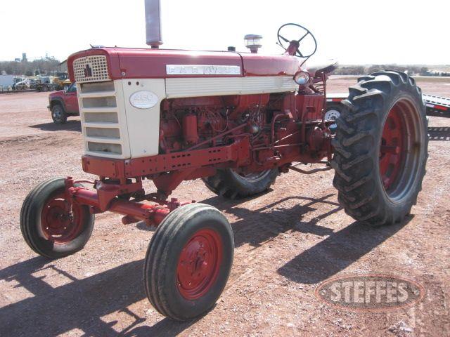 1960 IHC Farmall 460_1.jpg